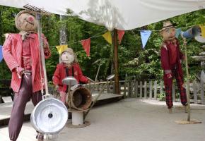 Le village musical est la grande nouveauté de la Forêt des Epouvantails. L’orchestre s’en donne à coeur joie. 