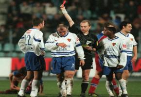 Le 13 mars 1999, Philippe Leuba est l’arbitre du match Servette-Bâle. DR Le 13 mars 1999, Philippe Leuba est l’arbitre du match Servette-Bâle. DR