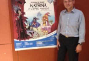 Ce spectacle a été écrit par Pascal Hennard qui pose ici devant l’affiche officielle. dr Ce spectacle a été écrit par Pascal Hennard qui pose ici devant l’affiche officielle. dr