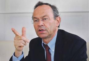 Olivier Français rappelle qu'il a organisé plusieurs séances d'information et de discussion au sujet de l'arrivée du tram au centre-ville. VERISSIMO Olivier Français rappelle qu'il a organisé plusieurs séances d'information et de discussion au sujet de l'arrivée du tram au centre-ville. VERISSIMO