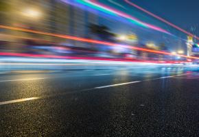 Rouler à 30km/h pourrait limiter le bruit urbain nocturne. Le projet pilote lancé par la Ville de Lausanne et la Canton de Vaud vise à étudier le phénomène. GETTY IMAGES / SHANSEKALA Rouler à 30km/h pourrait limiter le bruit urbain nocturne. Le projet pilote lancé par la Ville de Lausanne et la Canton de Vaud vise à étudier le phénomène. GETTY IMAGES / SHANSEKALA
