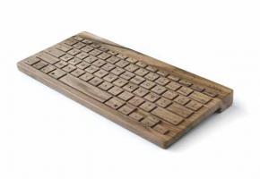 Enceintes, écouteurs, étuis pour smartphones, clé USB, clavier, souris, tapis de souris… autant d’objets high-tech austères déclinés en bambou, en érable, en noyer, ou en pin. Enceintes, écouteurs, étuis pour smartphones, clé USB, clavier, souris, tapis de souris… autant d’objets high-tech austères déclinés en bambou, en érable, en noyer, ou en pin.