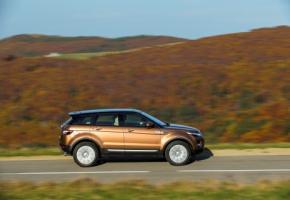 RANGE ROVER EVOQUE SI4 DYNAMIC • La lignée ne fait aucun doute, l’Evoque tient de ses grandes sœurs. Avec un esprit rebelle…