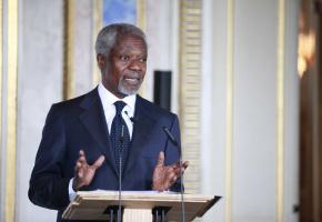 Depuis de nombreuses années, Kofi Annan met toute son énergie à promouvoir la paix. 