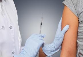 La vaccination a de tout temps suscité la controverse. 123 RF
