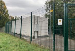 Quelque part sur les hauts de Lausanne le container ultrasécurisé qui abrite les données de la Ville. En médaillon: Paul Rosset, responsable des data-centers.CA