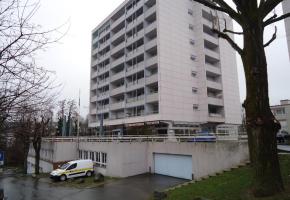 L'ancien locataire a élu domicile juste derrière l'entrée du parking. CA L'ancien locataire a élu domicile juste derrière l'entrée du parking. CA