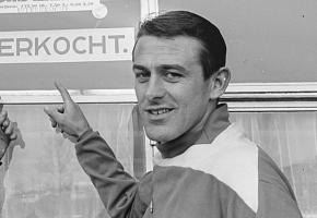 Pierre Kerkhoffs a inscrit 103 buts avec le LS. LAUSANNE-SPORT Pierre Kerkhoffs a inscrit 103 buts avec le LS. LAUSANNE-SPORT