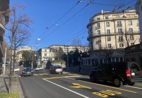 Avant, les taxis pouvaient aller tout droit. Désormais, ils doivent tourner à droite. BONAVITA Avant, les taxis pouvaient aller tout droit. Désormais, ils doivent tourner à droite. BONAVITA