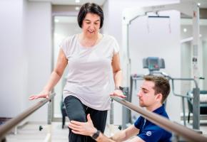 Deux disciplines complémentaires qui font travailler le patient pour un objectif commun: l’indépendance. DR Deux disciplines complémentaires qui font travailler le patient pour un objectif commun: l’indépendance. DR