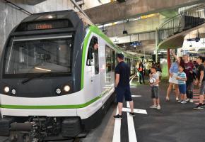 La population était invitée à venir tester le nouveau tracé. A droite, Samuel Barbou, directeur de projet des TL, Florence Germond, municipale en charge de la mobilité et Nuria Gorrite, conseillère d’Etat en charge des infrastructures. VERISSIMO La population était invitée à venir tester le nouveau tracé. A droite, Samuel Barbou, directeur de projet des TL, Florence Germond, municipale en charge de la mobilité et Nuria Gorrite, conseillère d’Etat en charge des infrastructures. VERISSIMO