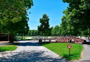 Le parc de Milan sera un des trois lieux lausannois où les conteuses du collectif «Ça clignote» officieront. En médaillon Claire Heuwekemeijer, conteuse. DR Le parc de Milan sera un des trois lieux lausannois où les conteuses du collectif «Ça clignote» officieront. En médaillon Claire Heuwekemeijer, conteuse. DR