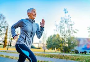 Si pratiquer la course à pied après 60 ans est tout à fait possible, cette activité demande certaines précautions. ISTOCK / CITY PRESSE