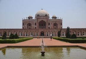 Le mausolée Humayun, précurseur du Taj Mahal, est sans doute le plus beau monument de Delhi.