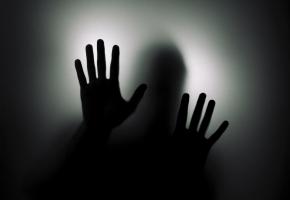 Les chercheurs ont réussi à recréer, en laboratoire, l’illusion d’une présence de fantôme. ISTOCK Les chercheurs ont réussi à recréer, en laboratoire, l’illusion d’une présence de fantôme. ISTOCK