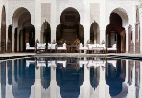 La Villa des orangers reflète l’architecture traditionnelle. PHOTOS CARLOS BRITO & BERNARD PICHON La médina d’Essaouira dispense un artisanat de qualité . Charme et authenticité, les mots-clés des Bains berbères. La Villa des orangers reflète l’architecture traditionnelle. PHOTOS CARLOS BRITO & BERNARD PICHON La médina d’Essaouira dispense un artisanat de qualité . Charme et authenticité, les mots-clés des Bains berbères.