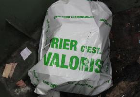 Abandoner un sac poubelle dans la rue peut parfois réserver des surprises. DR Abandoner un sac poubelle dans la rue peut parfois réserver des surprises. DR