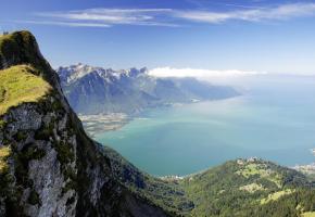 Depuis les Rochers-de-Naye, une vue d’exception sur le Léman.  Se rendre aux Pléiades en 40 minutes. La «Love Yourte», événement 2015, aux Rochers-de-Naye. Détente aux Pléiades. 