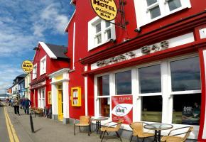  Dingle aligne un nombre considérable de bars et restaurants. 