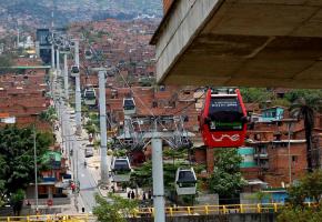 La ville de Medellin, en Colombie, a eu l'audace d'installer un téléphérique urbain en 2003 déjà. DR La ville de Medellin, en Colombie, a eu l'audace d'installer un téléphérique urbain en 2003 déjà. DR