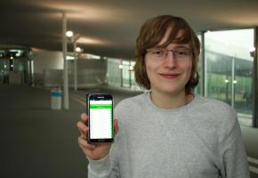 Joël Lunius et la page d'accueil de l'application des horaires du LEB. MISSON Joël Lunius et la page d'accueil de l'application des horaires du LEB. MISSON