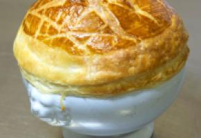 Crème de panais en croûte de pâte feuilletée et truffes Crème de panais en croûte de pâte feuilletée et truffes