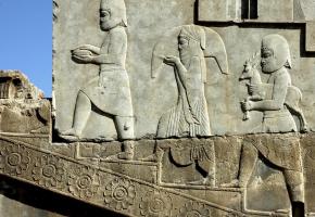  Bas-relief à Persépolis. 