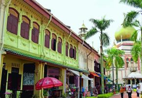Le Singapour historique survit sous les totems de la modernité.