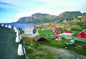 Le village portuaire de Sisimuit, juste au nord du cercle polaire. 
