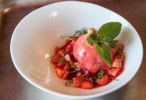 Soupe de fraises à la menthe et son sorbet Soupe de fraises à la menthe et son sorbet
