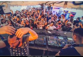 Un dancefloor géant sur les flots