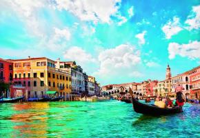 Le Grand Canal avec le pont du Rialto en arrière-plan. MIREILLE 