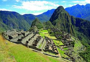 Le Machu Picchu se situe sur le versant oriental des Andes centrales. 
