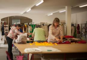A trois mois de la manifestation, on s'active dans les ateliers, notamment pour préparer les costumes de chacun des figurants du spectacle "Solstices". MISSON A trois mois de la manifestation, on s'active dans les ateliers, notamment pour préparer les costumes de chacun des figurants du spectacle "Solstices". MISSON