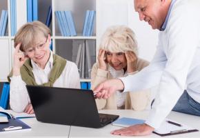 Le monde digital, un casse-tête pour bien des seniors. Ci-dessous Pierre-Yves Gadina. DR