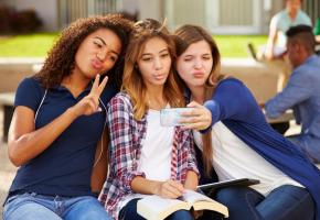 But de l’interdiction: favoriser la concentration et les interactions entre élèves . 123 RF