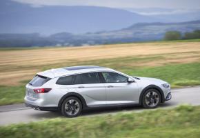 OPEL INSIGNIA COUNTRY TOURER 