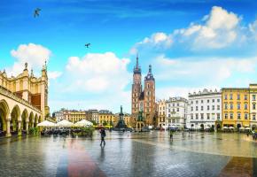 La place du Marché, centre névralgique de Cracovie. La place du Marché, centre névralgique de Cracovie.
