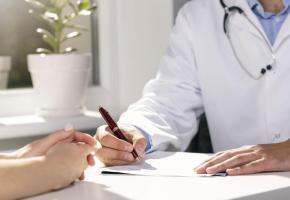 Pour l’assurance de base, les prestations sont les mêmes d’une caisse à l’autre. Pas les prix. MALEOS