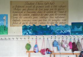 Au collège de Montriod, une plaque commémore l’accueil des réfugiés Belges en CH. DR Au collège de Montriod, une plaque commémore l’accueil des réfugiés Belges en CH. DR