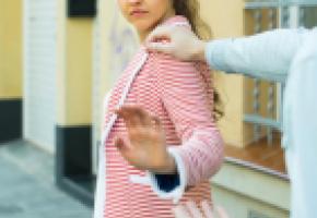 Selon une étude de 2016, 72% des Lausannoises subiraient des remarques à caractère sexuel dans les lieux publics. 123 RF Selon une étude de 2016, 72% des Lausannoises subiraient des remarques à caractère sexuel dans les lieux publics. 123 RF