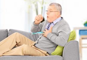 Les antitussifs? Au mieux inutiles, au pire dangereux. 123RF Les antitussifs? Au mieux inutiles, au pire dangereux. 123RF