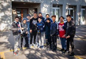 Les enfants qui organisent leur voyage, de g. à d.: Anes, Mohamed, Yusuf, Jason, Moussa (derrière), Ayub, Youssef (derrière), Rayan, Brian, Nasradine, Yassin. MISSON Les enfants qui organisent leur voyage, de g. à d.: Anes, Mohamed, Yusuf, Jason, Moussa (derrière), Ayub, Youssef (derrière), Rayan, Brian, Nasradine, Yassin. MISSON