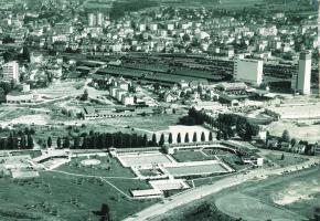 La piscine de Renens à son inauguration en 1969 (photo du haut) et aujourd’hui. DR