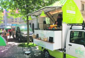 A l’inverse des Genevois les Lausannois plébiscitent leurs food trucks. Ici à la Riponne. DR A l’inverse des Genevois les Lausannois plébiscitent leurs food trucks. Ici à la Riponne. DR