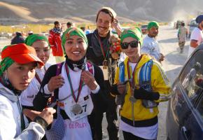 Andrea Münger et quelques-unes des participantes afghanes à ce marathon pas vraiment comme les autres. DR Andrea Münger et quelques-unes des participantes afghanes à ce marathon pas vraiment comme les autres. DR