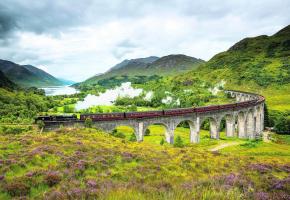 Le célèbre viaduc Glenfinnan, popularisé par Harry Potter. Le célèbre viaduc Glenfinnan, popularisé par Harry Potter.
