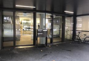 Malgré la  fermeture de ses guichets, le service social de Lausanne répond aux appels, mails et traite l’ensemble des dossiers. CA