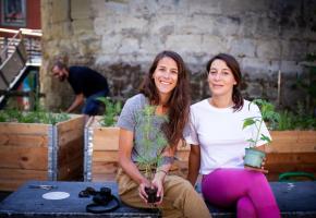 Les membres du comité de l’association Comm’une Allée Verte: Samimé Ozem, présidente, et Sophie Herzog, architecte du projet. Manque sur cette photo Michael Cordey, responsable de recherche. MISSON