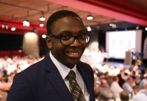 Alexander Omuku est une des rares personnalités noires du canton. VINCENT ARLETTAZ Alexander Omuku est une des rares personnalités noires du canton. VINCENT ARLETTAZ